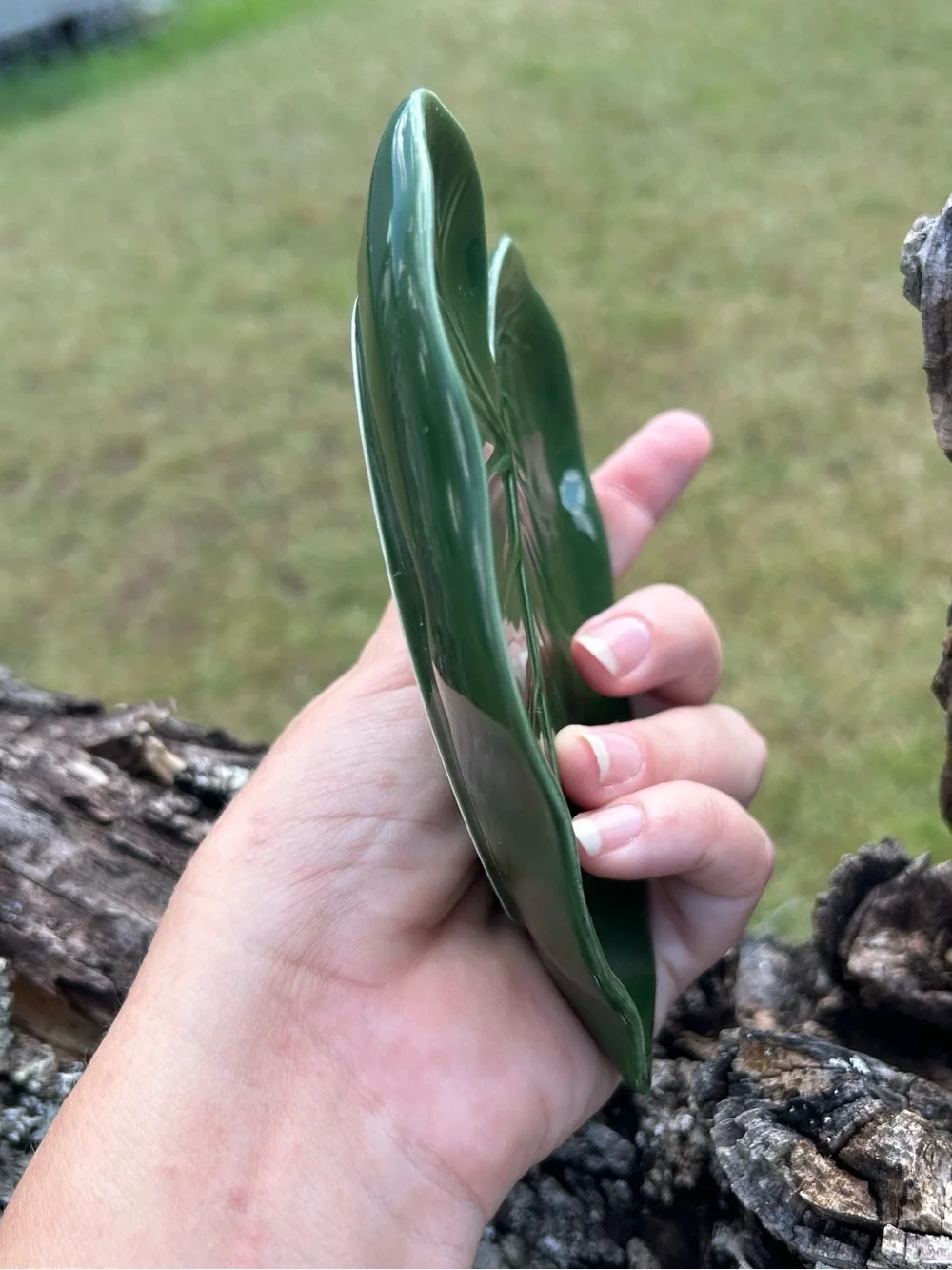 Glossy Green Leaf-Shaped Ceramic Spoon Rest Kitchen Decor